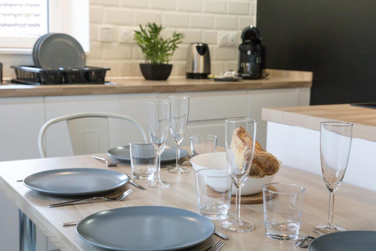 Appart-hotel N 4 Calme Avec Terrasse, Wi-fi Debit, Petit-dejeuner, Room-service Et Parking Prive Apartment *