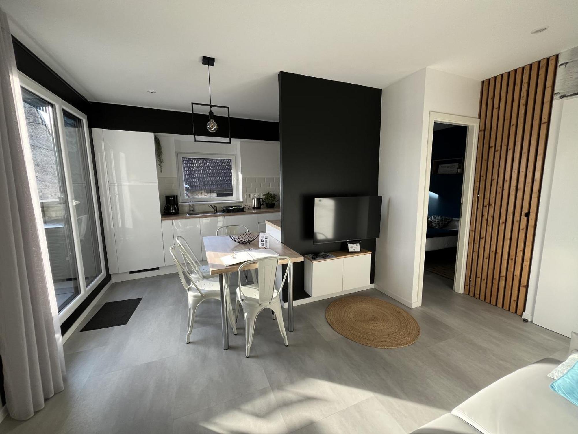 Appart-hotel N 4 Calme Avec Terrasse, Wi-fi Debit, Petit-dejeuner, Room-service Et Parking Prive Appartement *
