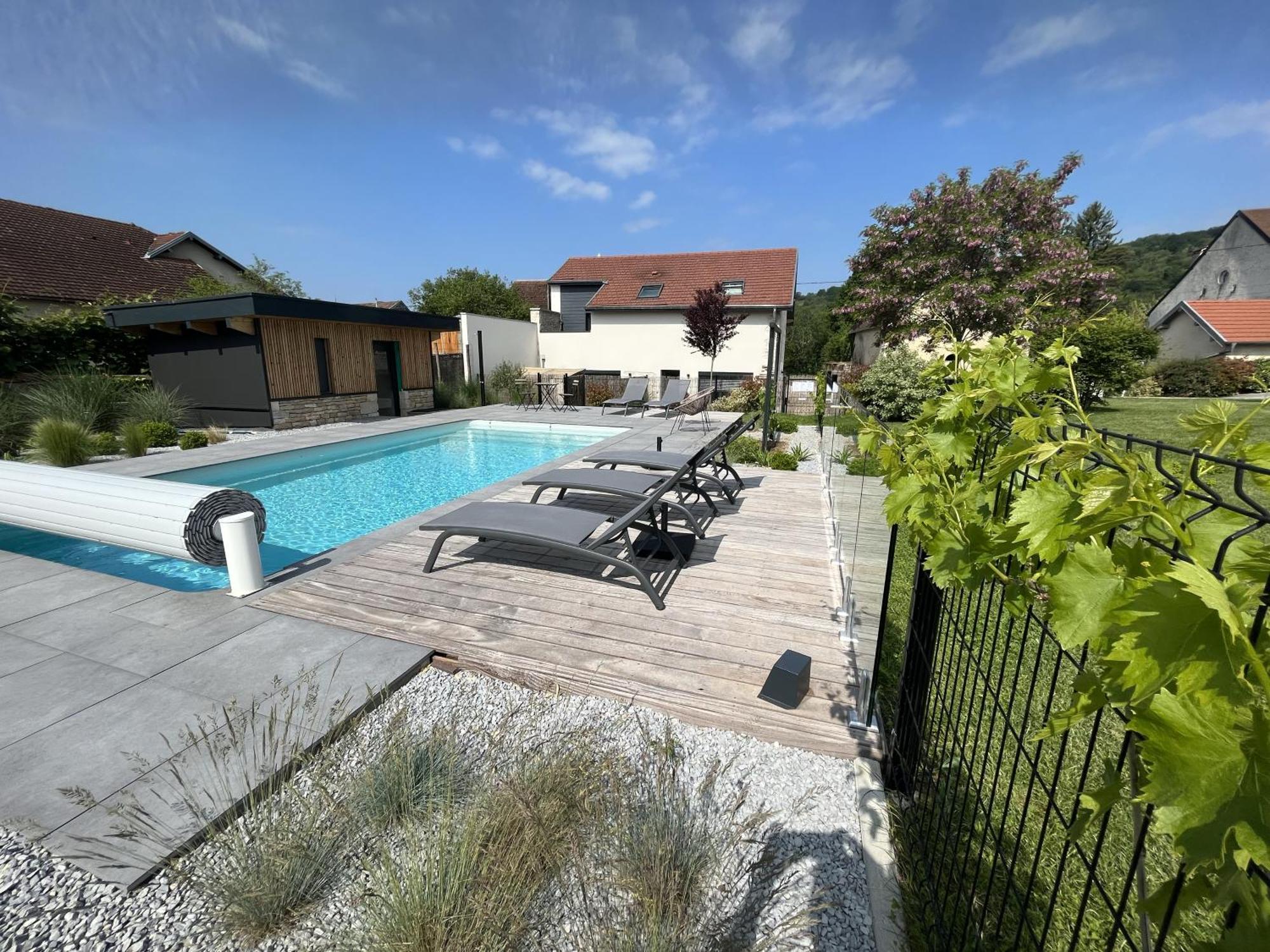 Appart-hotel N 4 Calme Avec Terrasse, Wi-fi Debit, Petit-dejeuner, Room-service Et Parking Prive Apartment
