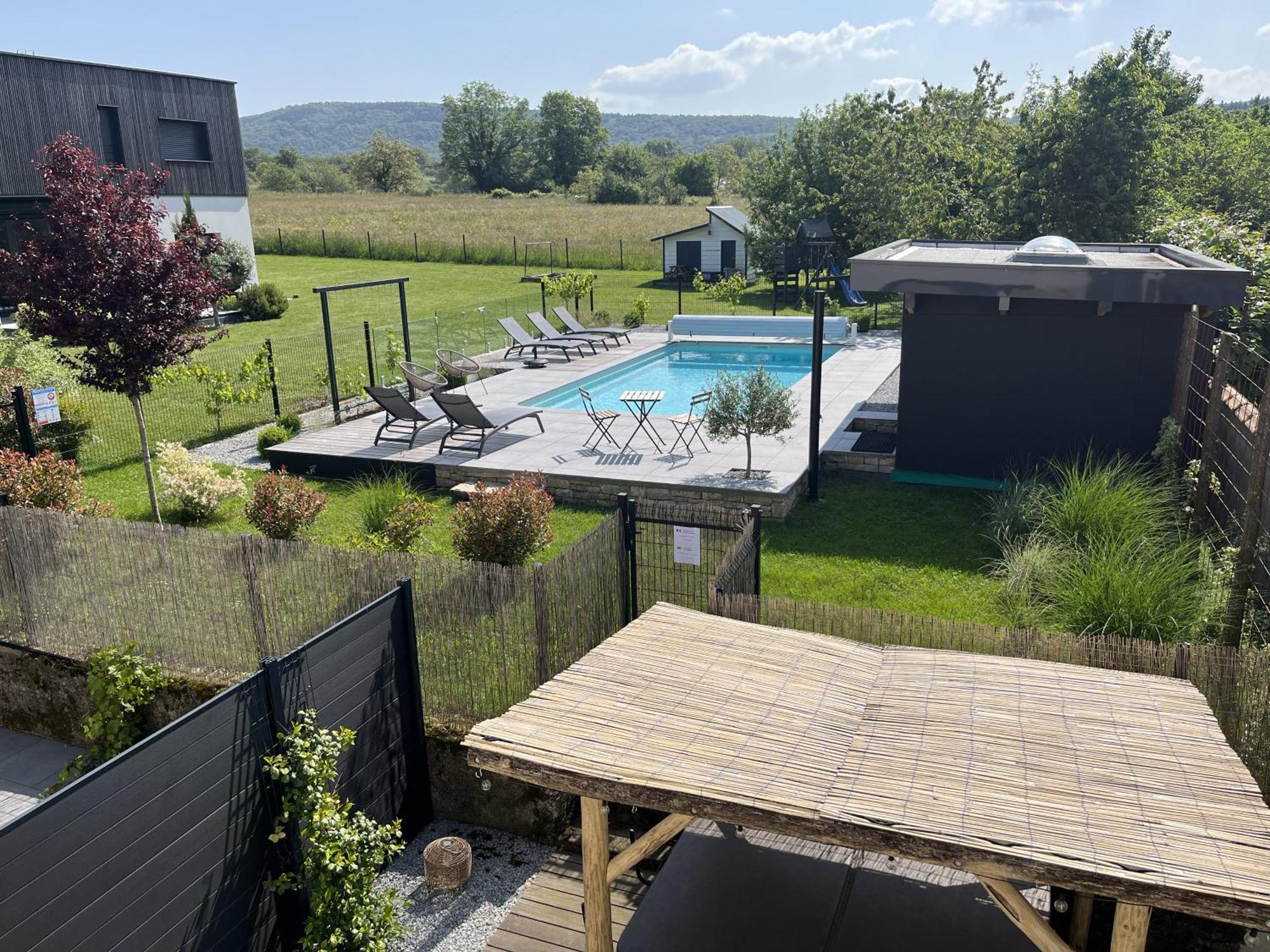 Appart-hotel N 4 Calme Avec Terrasse, Wi-fi Debit, Petit-dejeuner, Room-service Et Parking Prive Chouzelot