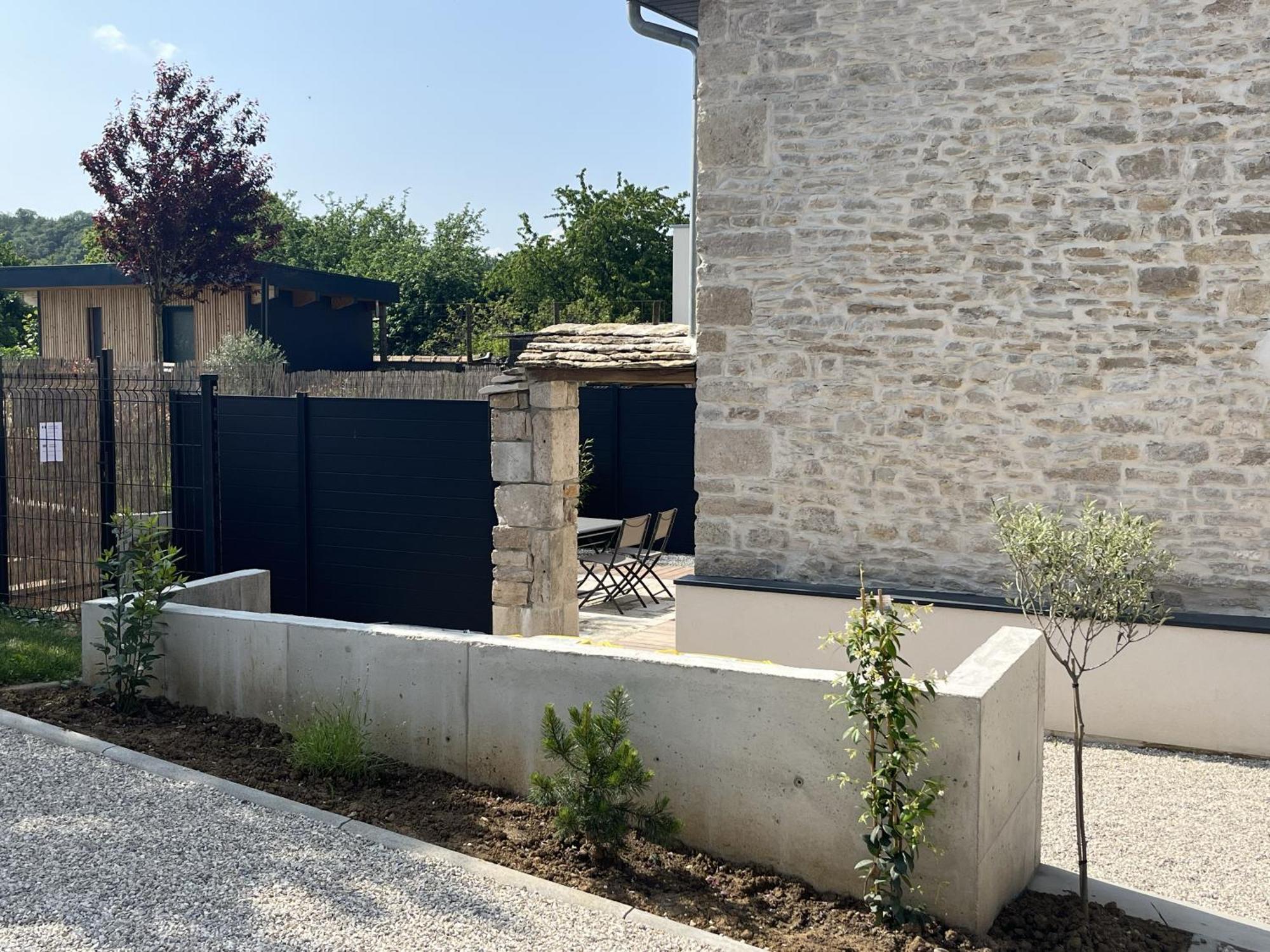 Appart-hotel N 4 Calme Avec Terrasse, Wi-fi Debit, Petit-dejeuner, Room-service Et Parking Prive Apartment