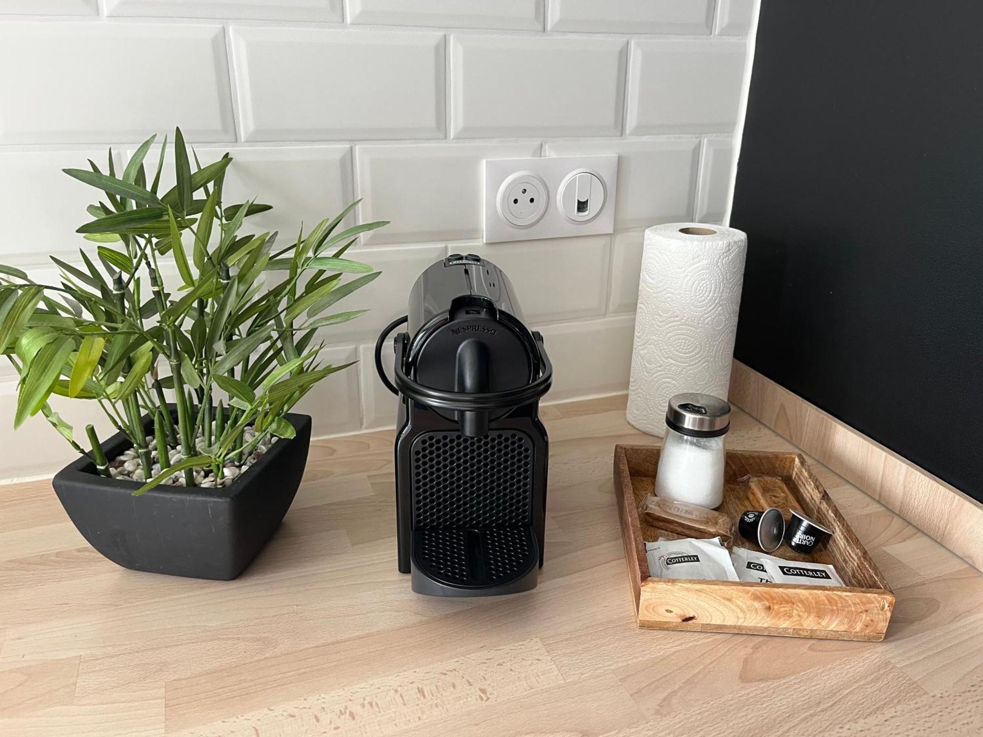 Apartment Appart-hotel N 4 Calme Avec Terrasse, Wi-fi Debit, Petit-dejeuner, Room-service Et Parking Prive